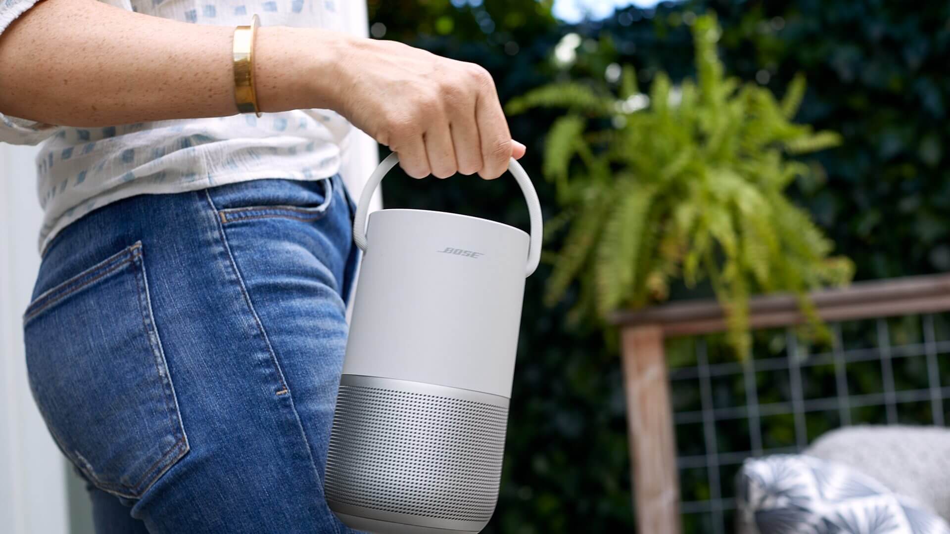 Эргономичный дизайн Bose Portable Home Speaker