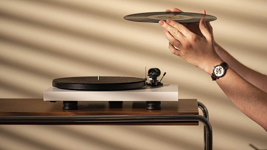 Виниловый проигрыватель Pro-Ject Debut Carbon EVO Ореховое дерево